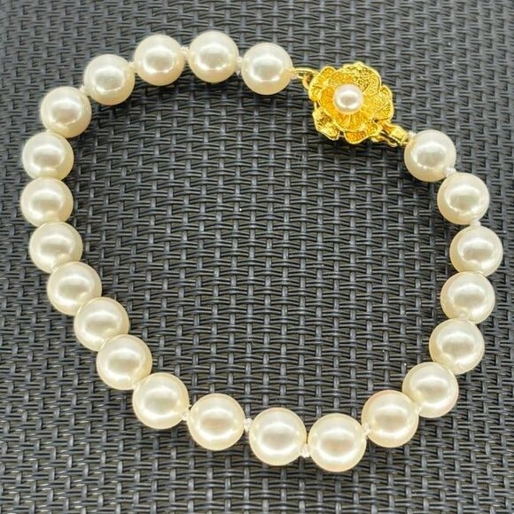 Vintage Faux Pearl Bracelet Flower Shaped Clasp Marked G. Silver 7MM Faux Pearls - Picture 5 of 6